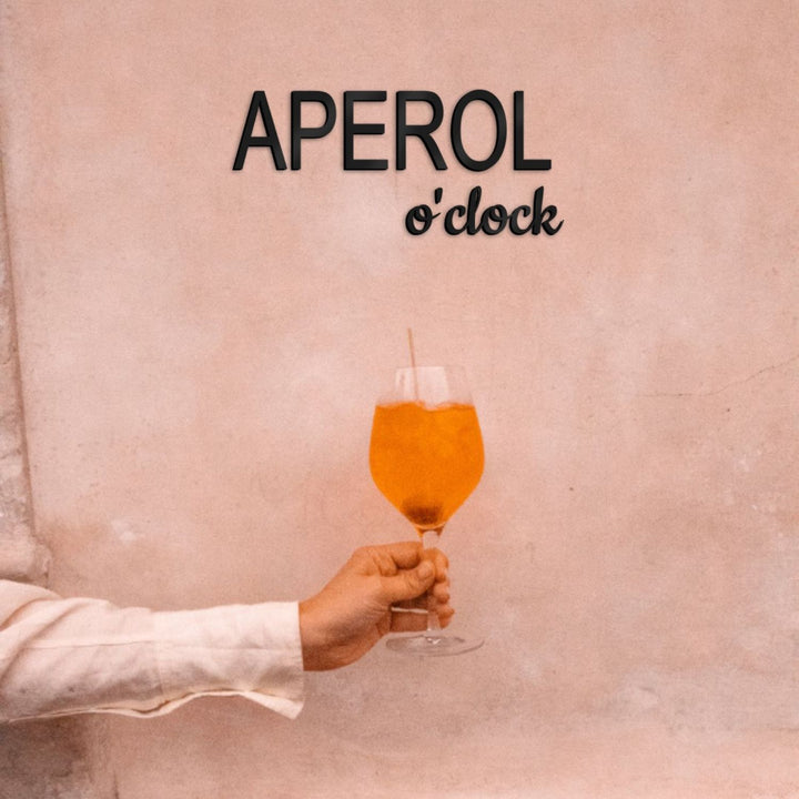 3D Schriftzug „Aperol o'clock" aus Acrylglas